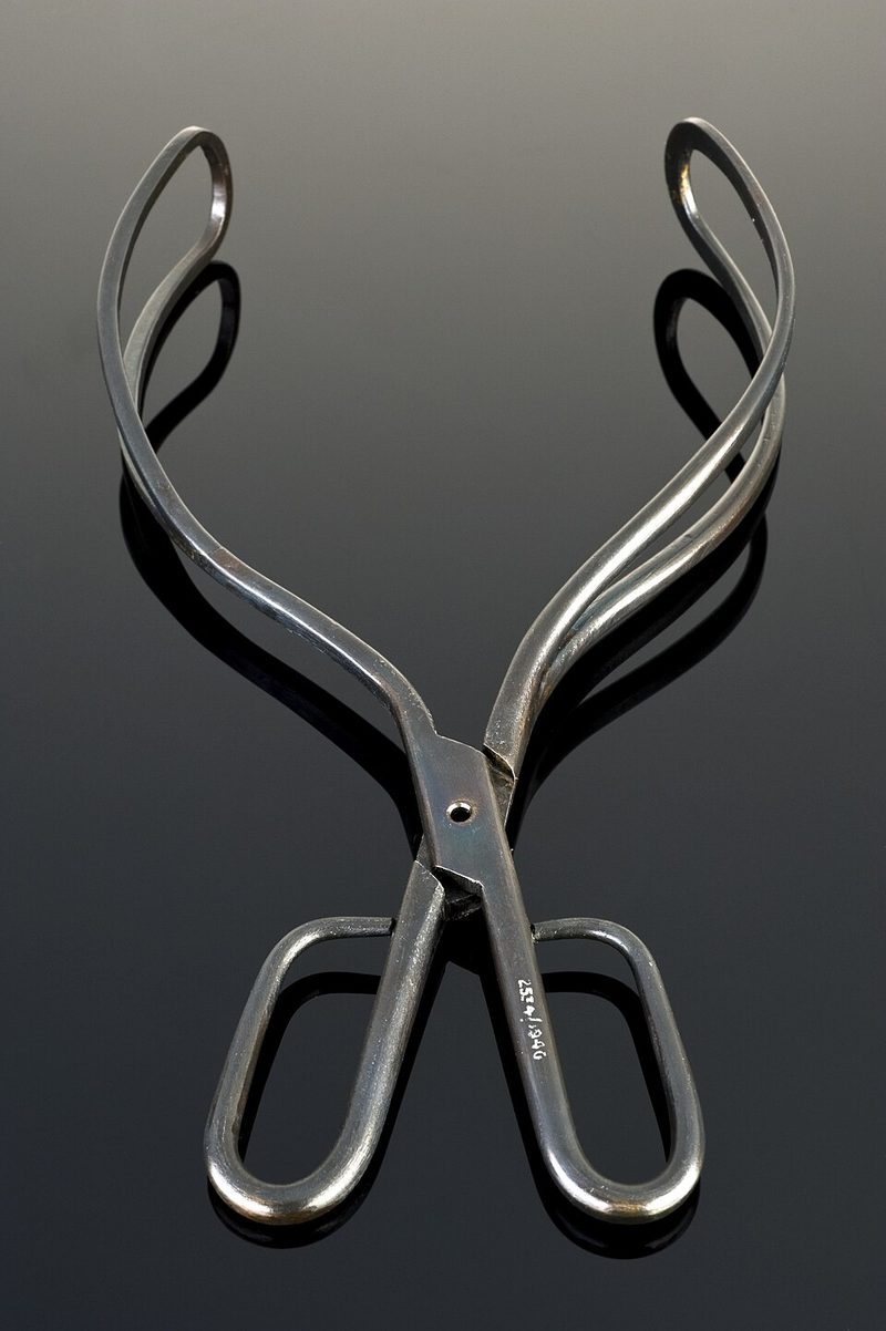 Chamberlen-type obstetric forceps, Europe, 1680 to 1750